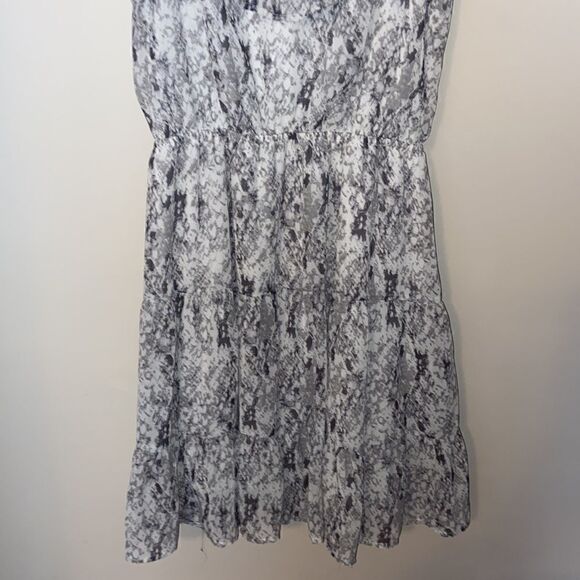 entro Grey Flowy Dress Size: Large - Picture 3 of 7